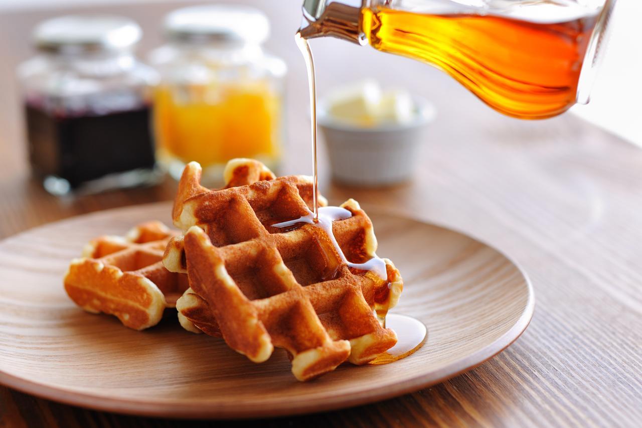Omo7 Asahikawa By Hoshino Resorts Bagian luar foto Maple syrup being poured on a stack of waffles