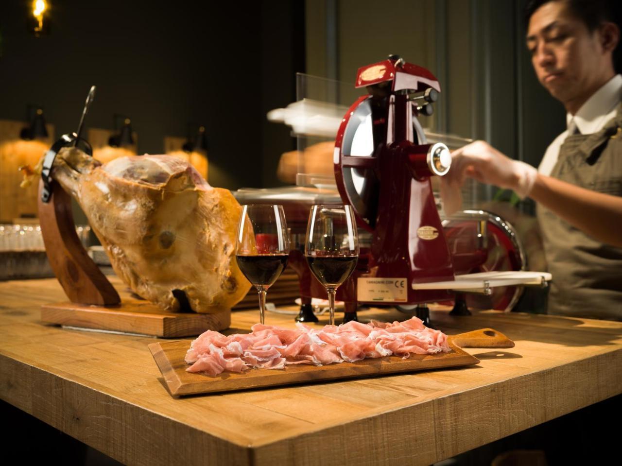 Omo7 Asahikawa By Hoshino Resorts Bagian luar foto A prosciutto slicer