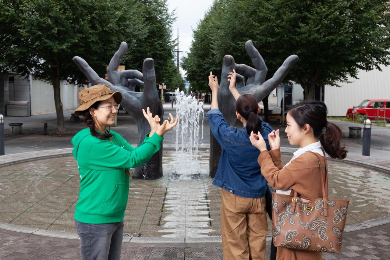 Omo7 Asahikawa By Hoshino Resorts Bagian luar foto Visitors at the Peace Park