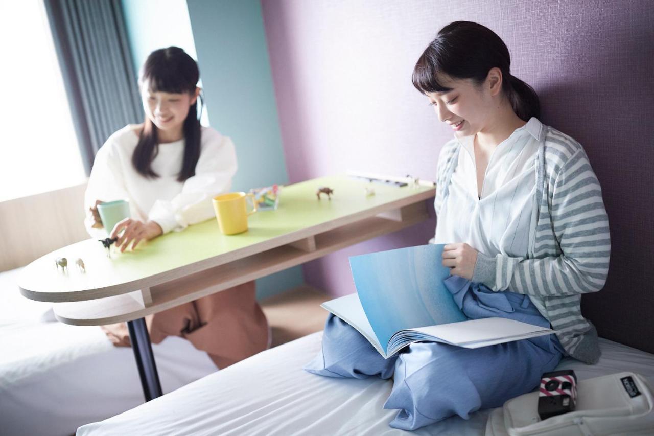 Omo7 Asahikawa By Hoshino Resorts Bagian luar foto Students studying in the dormitory